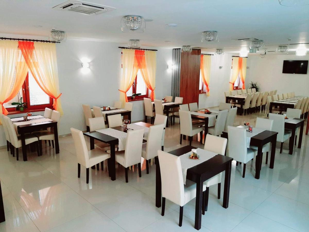 Jolan Pension & Restaurant Cicov Ngoại thất bức ảnh